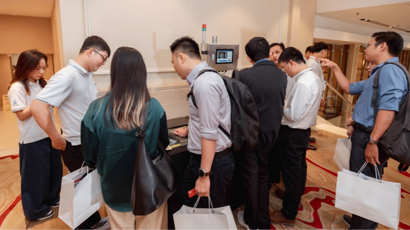Khu vực Live Demo của MKT Group thu hút khách tham dự đến tìm hiểu và trao đổi về giải pháp Machine Vision